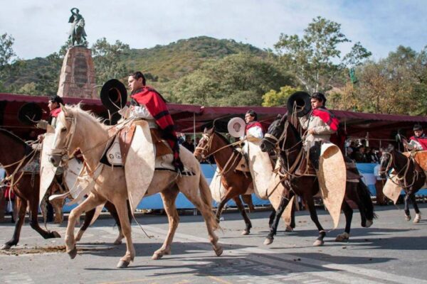 M. M. de Güemes: Con el desfile Cívico Militar; Salta conmemora 205 años de su fallecimiento