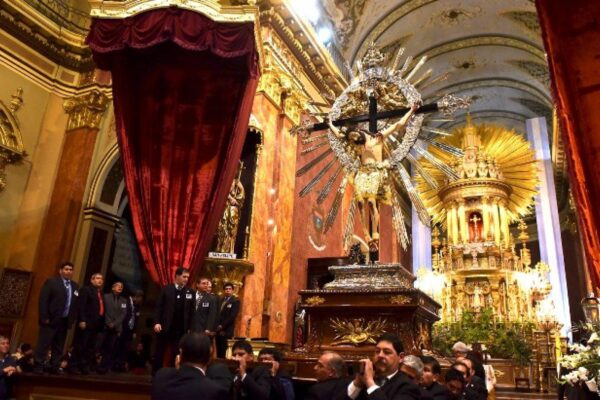 25 de Julio: Entronización de las imágenes del Señor y la Virgen del Milagro