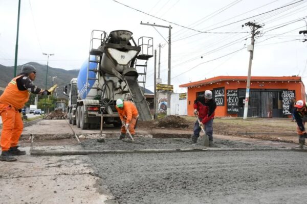 Villa Mitre: continúan obras de mejora vial en Avda. Las Américas