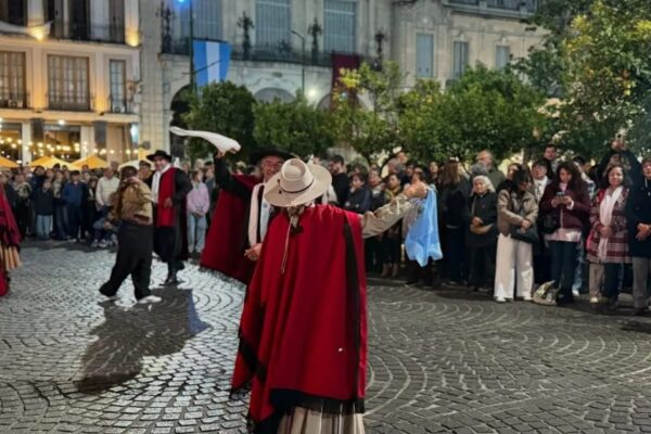 Martes 16: Homenaje a Güemes en la explanada del Cabildo