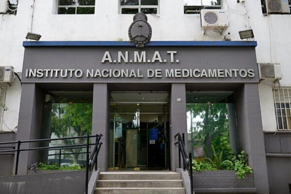 ANMAT habilitó la venta libre de diez grupos de medicamentos