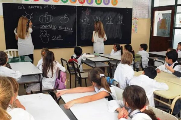 No hay asueto: Alumnos verán el partido en la escuela