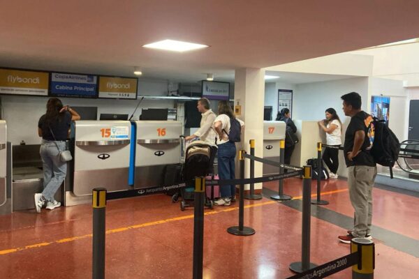 La Municipalidad recomienda extremar los recaudos al comprar pasajes de Flybondi
