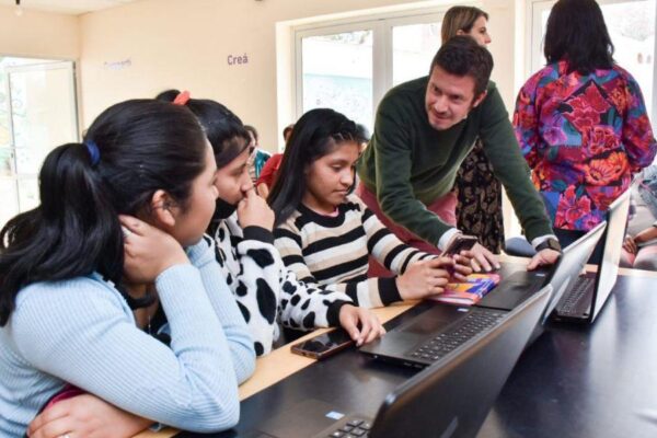Salta y Oracle avanzan en un acuerdo para fortalecer las habilidades digitales en las escuelas