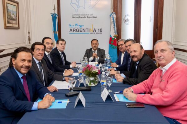 Sáenz llevó los reclamos de Salta a la cumbre del Norte Grande