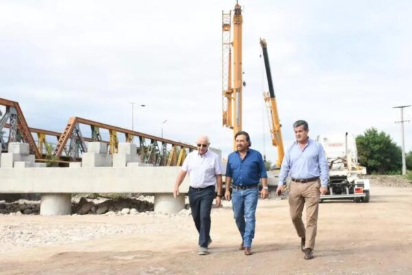 Sáenz supervisó el avance de los nuevos puentes sobre el río Vaqueros y la Circunvalación