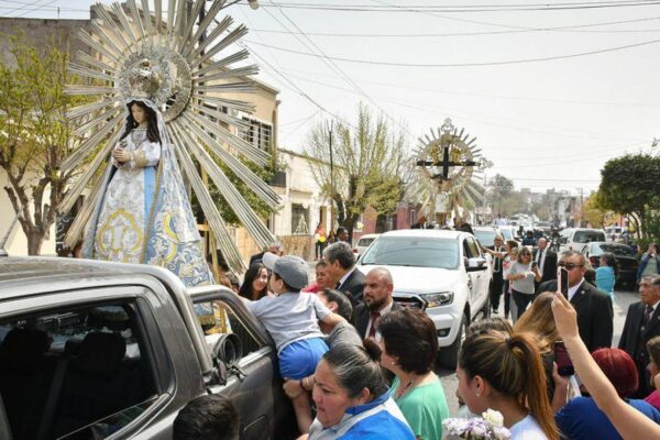 Las imágenes del Milagro regresaron a la Catedral tras visitar la zona sur