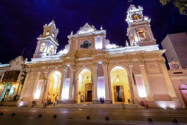 La Catedral de Salta estrena nueva iluminación de cara al Milagro 2026