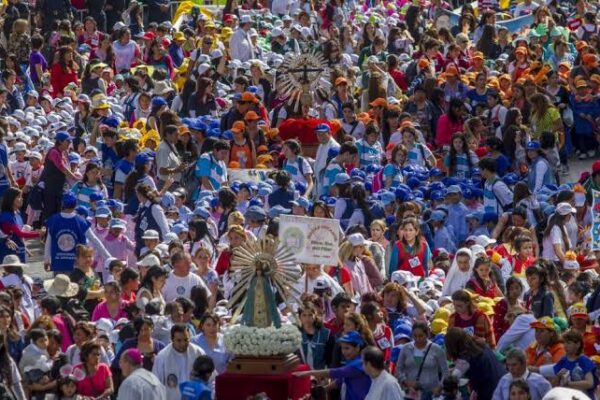 El Milagrito reunió a más de 2 mil niños frente a la Catedral