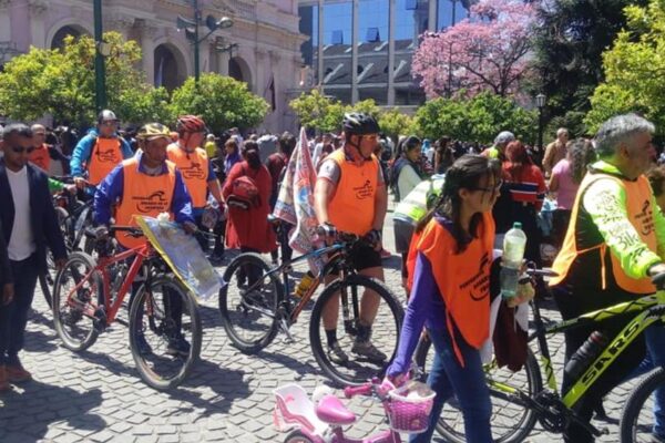 Una nueva bici peregrinación llegó a la Catedral desde Cachi