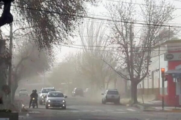 Salta bajo alerta amarilla por fuertes vientos y viento Zonda