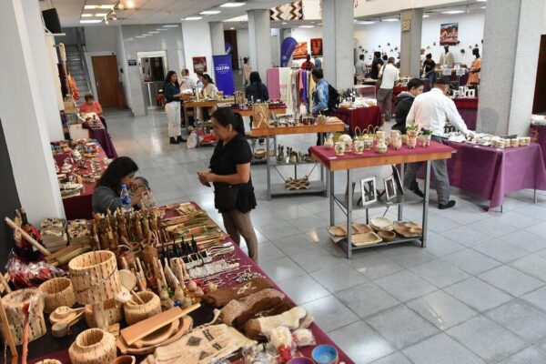 La Feria Artesanal “Hecho en la Tierra del Milagro” continúa en la Casa de la Cultura