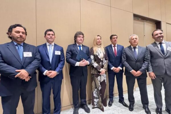 Milei llegó a París para participar de la Argentina Week