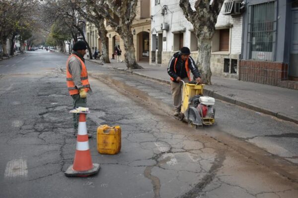 La Municipalidad avanza con obras de bacheo en un punto clave del centro de Salta