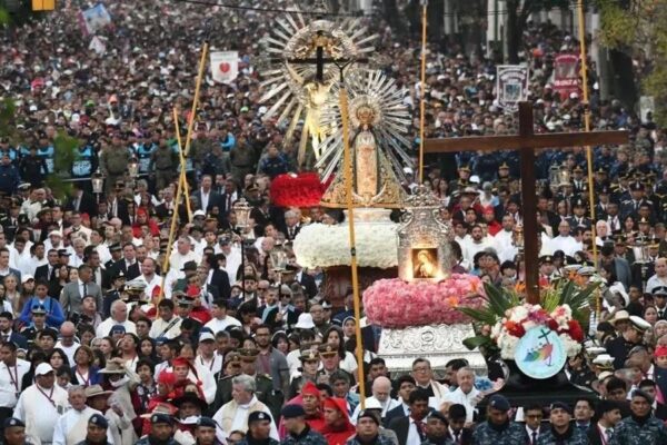 Salta vive la jornada central del Milagro: la fe vuelve a ganar las calles de la ciudad