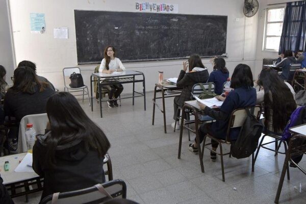 Más de 8.500 estudiantes de Salta aparecen en riesgo de abandonar la secundaria