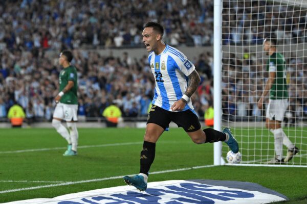 Argentina goleó 4-0 a Bolivia en Córdoba